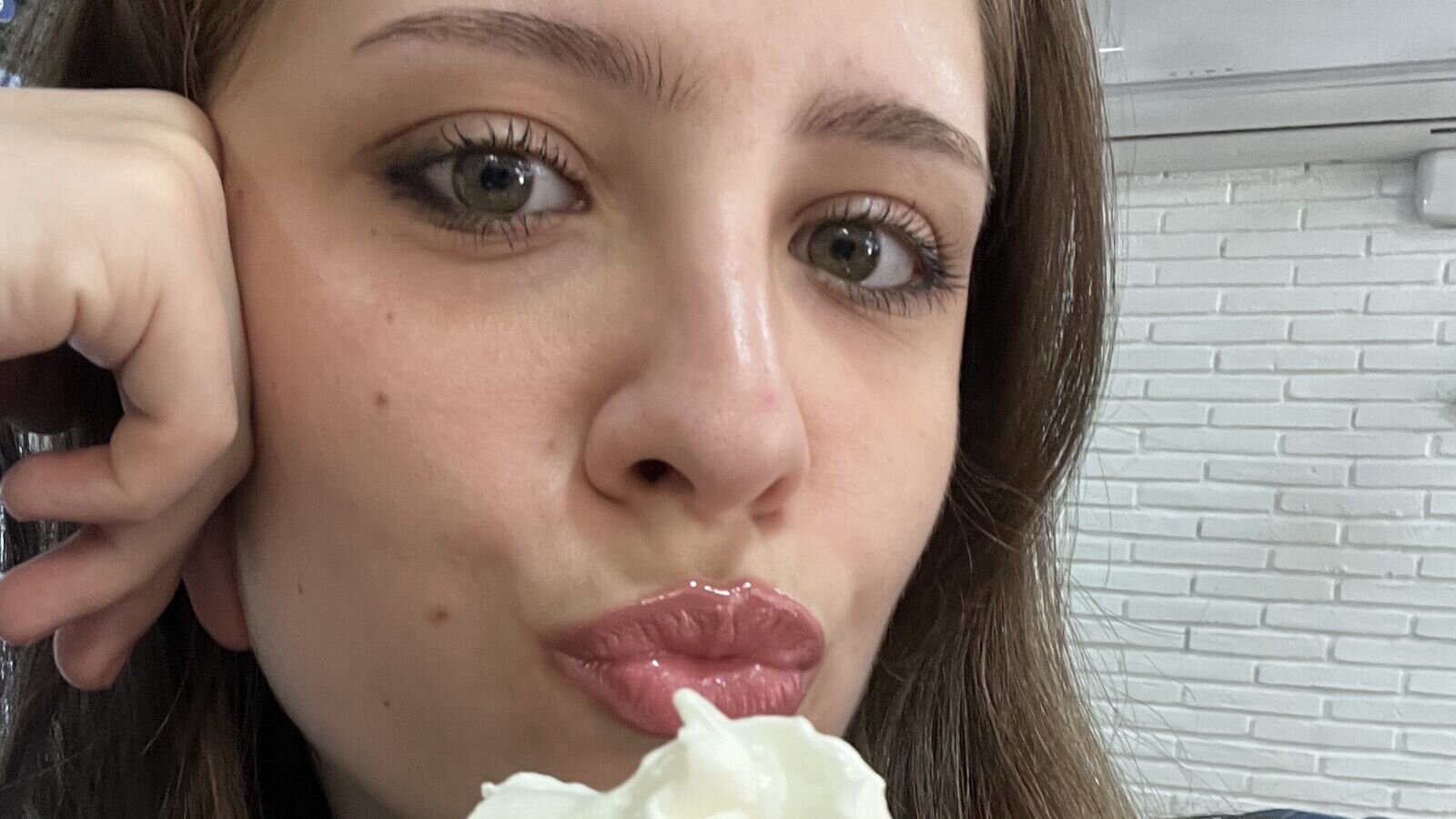 MikaelaOpn